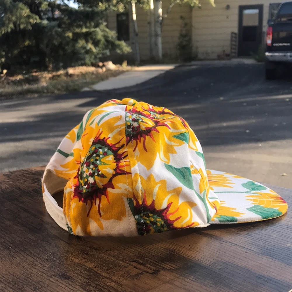 Sunflower floral summer snapback 🌻🌻🌻